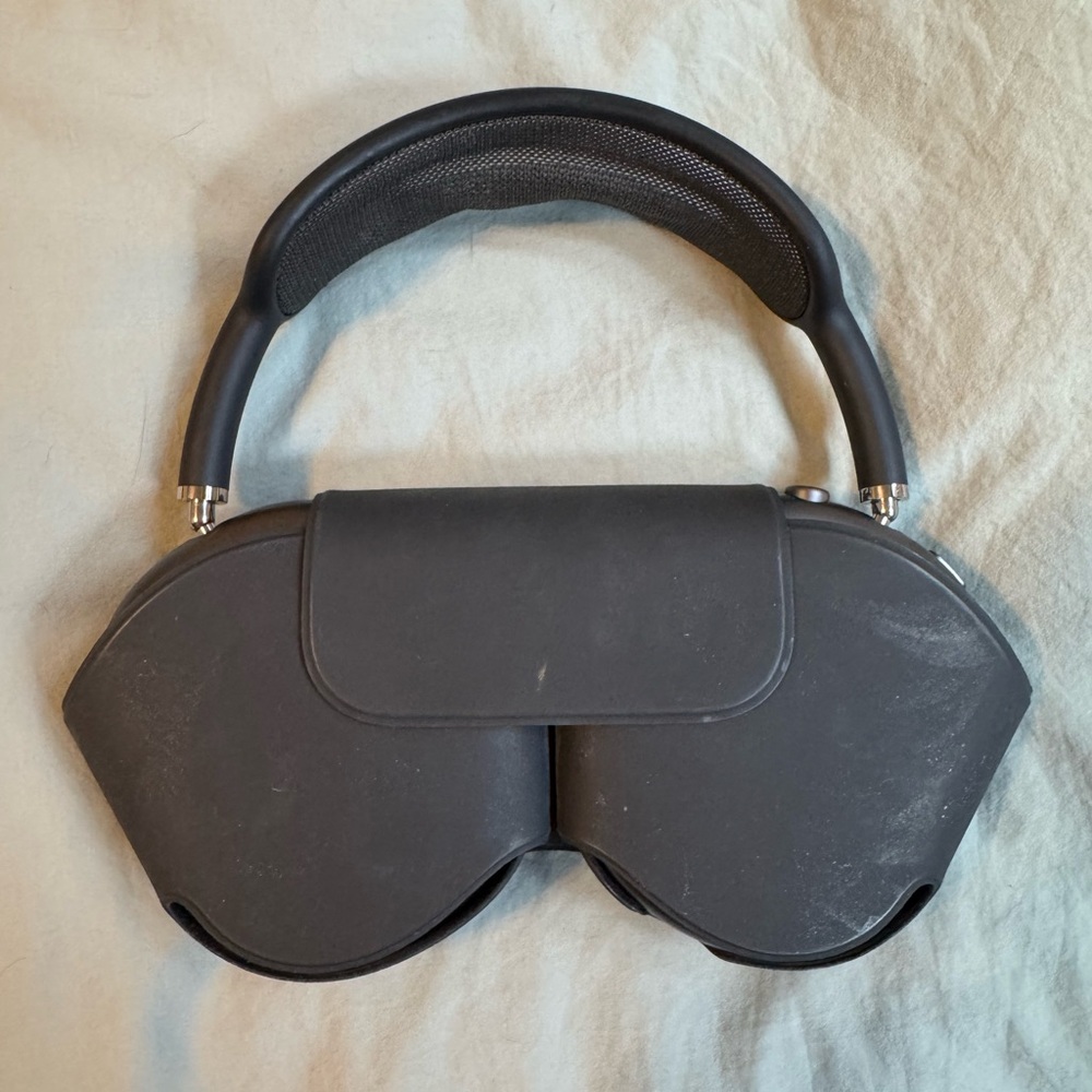 Apple AirPods Max Space Gray Over-Ear Headphones - Picture 6 of 7